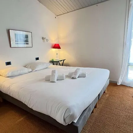 Вилла Jolie Maison Avec Jardin, Piscine Et Parking Сент-Мари-де-Ре