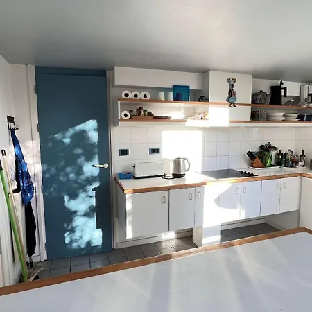 Jolie Maison Avec Jardin, Piscine Et Parking