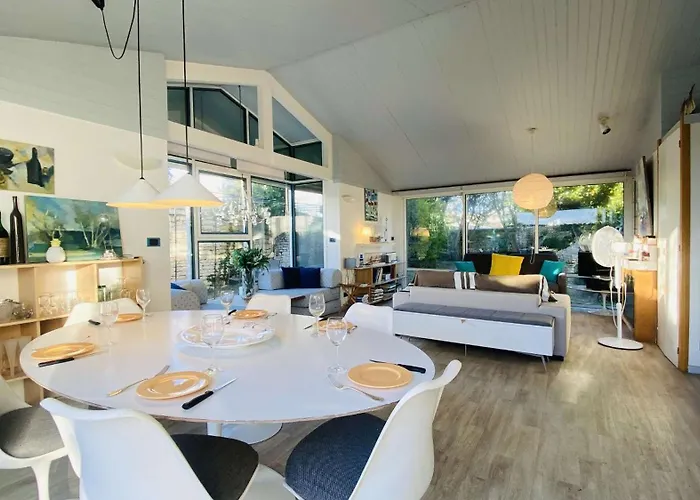 Jolie Maison Avec Jardin, Piscine Et Parking Villa *