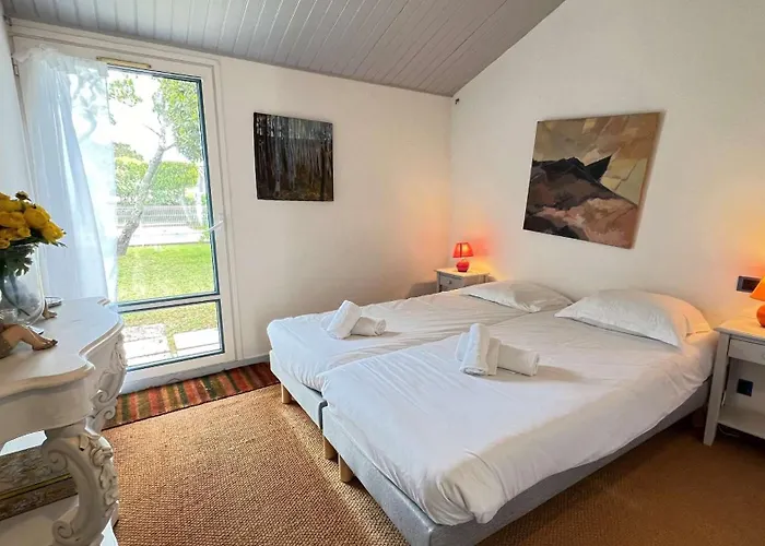 Jolie Maison Avec Jardin, Piscine Et Parking Villa *