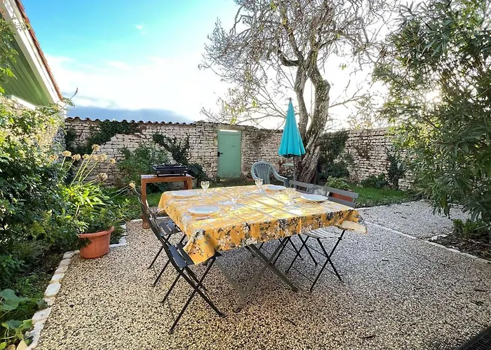 Jolie Maison Avec Jardin, Piscine Et Parking * Sainte-Marie-de-Ré