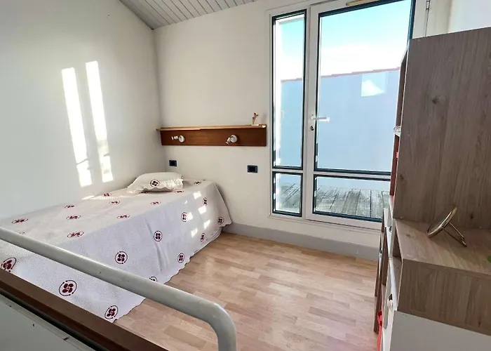 Jolie Maison Avec Jardin, Piscine Et Parking * Sainte-Marie-de-Ré